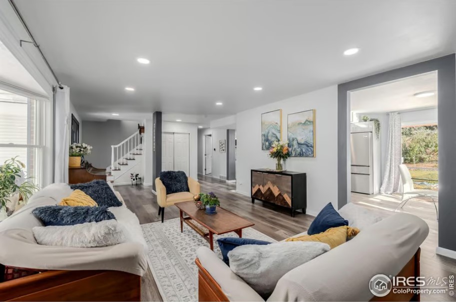 Beautifully Remodeled 6-bedroom, 4-bathroom Gem